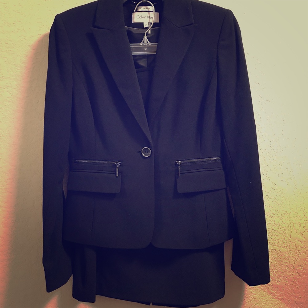 NWOT Size 2 Calvin Klein Skirt Suit